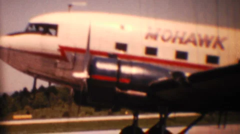 Mohawk Airlines DC3 takes off circa 1954 库存影片 910465