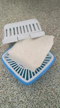 Moisture control kit: container with lid and absorbent bag 스톡 사진