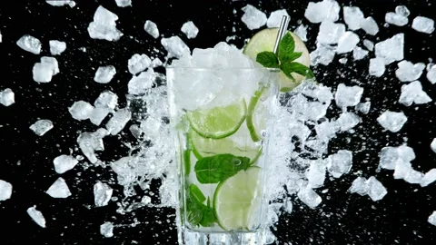 Mojito with exploding crushed ice. Stock Footage 157185084