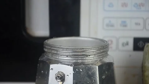 A moka on a table Vidéo 311142588