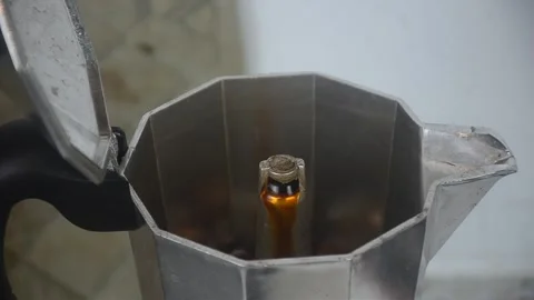 A moka on a table Vídeo Stock 311142637