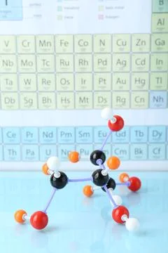 Molecular model on light surface against periodic table Stockfoto's