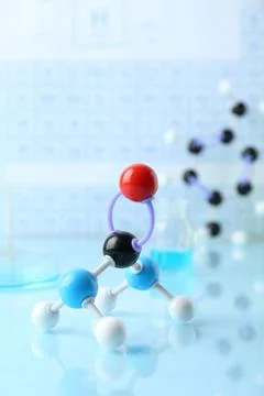 Molecular model on light surface against blurred background Stockfoto's