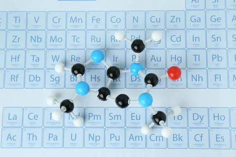 Molecular model on periodic table, top view Stockfoto's