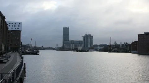 Molecule man Berlin 스톡 동영상 100988675