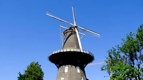 Molen De Valk, wind mill in Leiden, Netherlands. Stock-Footage 275434413