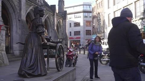 Molly Malone Statue, Dublin Stock Footage 124123209