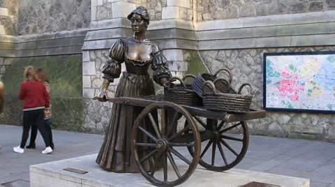 Molly Malone statue Stock Footage 44883233
