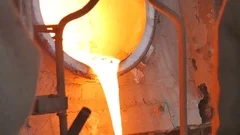 Liquid gold is poured into molds, Stock Video