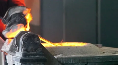 Molten metal in the electric arc method ladle before pouring Video stock 65518575