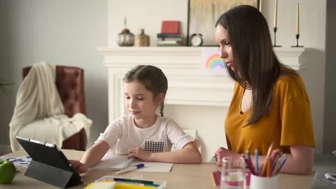Mom help daughter do homework task, use e-learning tablet. Spbd Mother teach Vídeo Stock 157134442