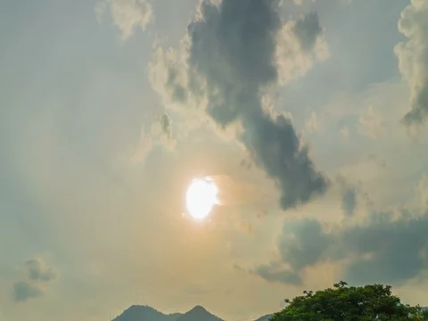 A moment of stunning sunset with unique cloud formation. 動画素材 73056136
