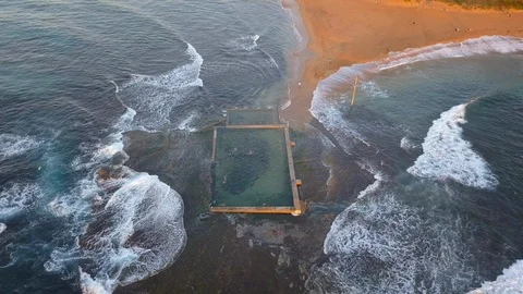 Mona Vale rock pool and coastline Stock Footage 90404007