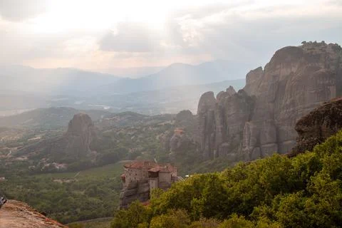 Monasteries built on cliffs, Meteora at sunset, Greece Foto stock