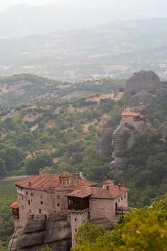 Monasteries built on cliffs, Meteora at sunset, Greece Foto stock