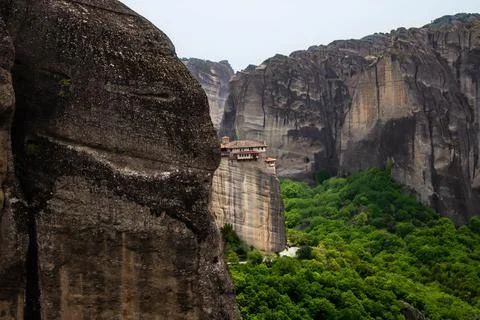 Monastery on the edge of cliff Stockfoto's