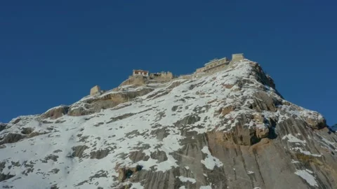 Monastery on top of mountain in the remote himalayas Stockbeeldmateriaal 136400341