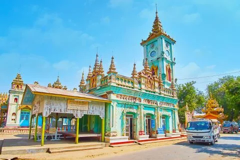 Monastic building with clock tower, Thanboddhay Pagoda grounds, on Feb 22, 20 Fotos de archivo