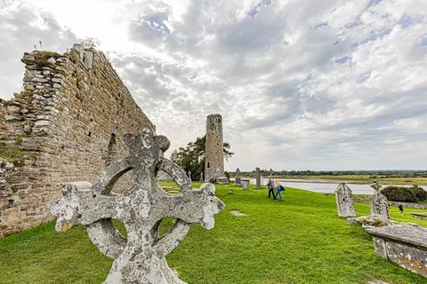 Monastre de Clonmacnoise. Monastery of Clonmacnoise. Stock Photos