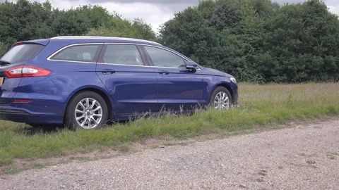 Mondeo mk5  in the field Stock Footage