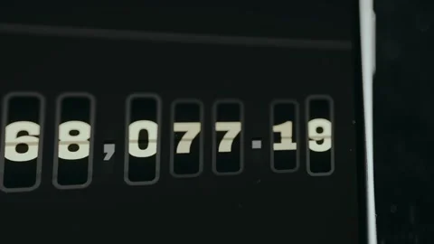 Monetary value displayed within rounded rectangular containers looking as a 库存影片 332935461