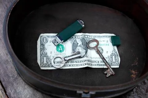 Money And Data Pot 库存照片