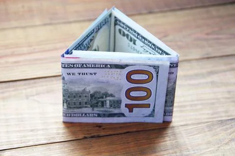 Money in cash in in triangular shape. Hundred dollar notes 스톡 사진