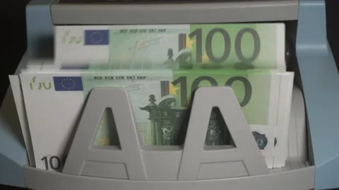 Money currency counting machine counts a pack of 100 EUR Vídeos de archivo 170142293