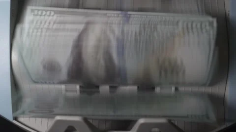 Money currency counting machine counts a pack of 100 USD Видео 170142546
