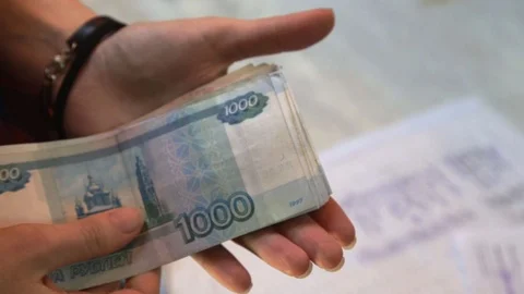 The money. Five thousand rubles. One thousand rubles. Hands Vidéo 98928384