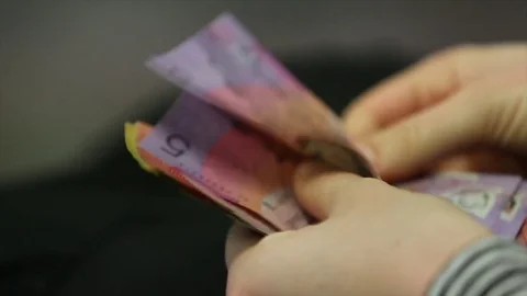 Money/cash - counting notes 스톡 동영상 72102484