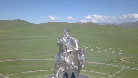 Mongolia. Genghis Khan Equestrian Statue, aerial close-up Vídeos de archivo 131502025