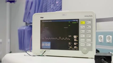 Monitor in a modern operating room to track the patient's vital signs Stockbeeldmateriaal 269439455