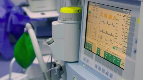 Monitor in a modern operating room to track the patient's vital signs 库存影片 270453339