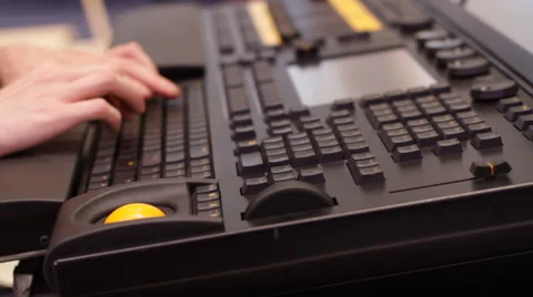 Monitoring console 動画素材 61018942