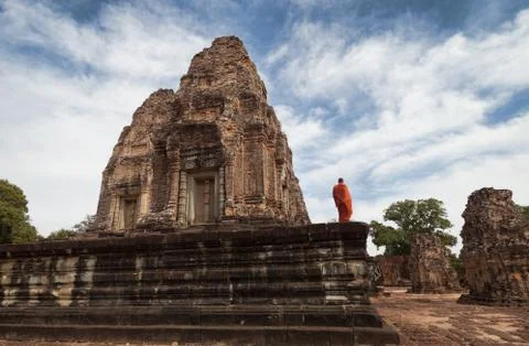 Monk in Angkor Temple 스톡 사진