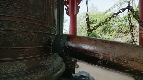 Monk is going to beat the bell Video stock 73529899