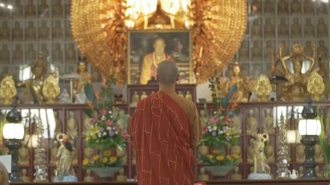 A Monk Praying Vídeo Stock 74504868