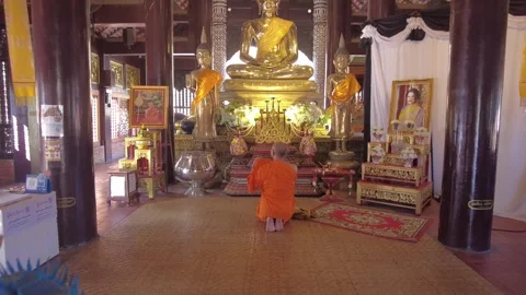 Monk Praying inside Wat Lok Moli temple Chiang Mai Stock Footage 341636904