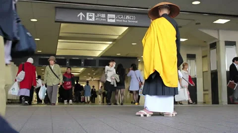 Monk in Shibuya time lapse Video stock 25603299