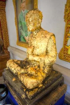 Monk Statue in Gold Foto stock