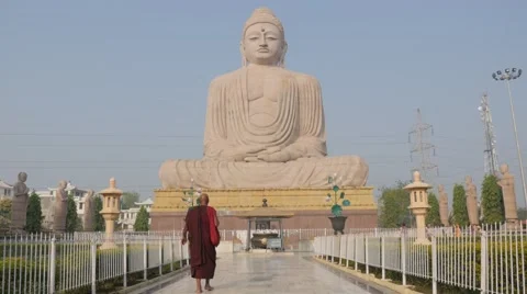 Monk walking towards Great Buddha statue,BodhGaya,India 動画素材 65402553
