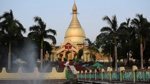 Monk Walks down the Stairs in Front of the Maha Wizaya Pagoda Video stock 90303505