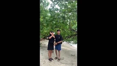 Monkey attack during beach video shoot in Pangandaran, Indonesia Video stock 235189632