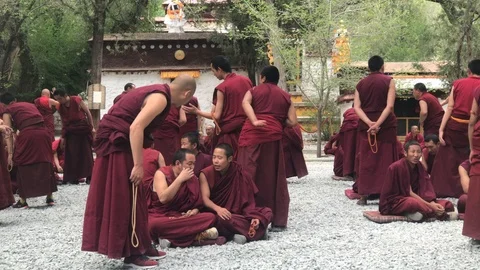 Monks in the debating courtyard at Sera Monastery in Lhasa, Tibet 動画素材 112582359