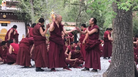 Monks in the debating courtyard at Sera Monastery in Lhasa, Tibet Видео 112582528