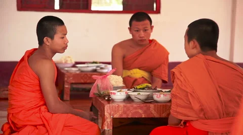 Monks have lunch at the table in  monastery. Luang Prabang city, Laos 库存影片 59303839