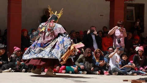 Monks performing a mask dance during the festival in a monastery in ladakh Видео 121953506