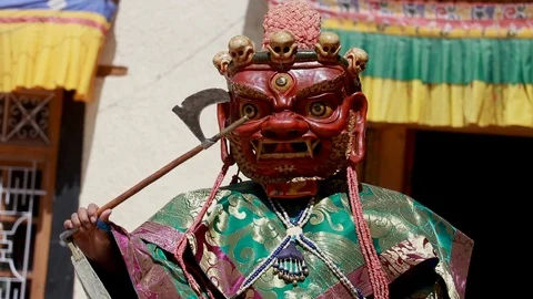 Monks performing a mask dance during the festival in a monastery in ladakh 스톡 동영상 121954507