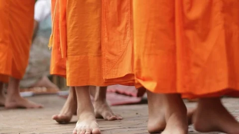Monks walking Vidéo 120323412